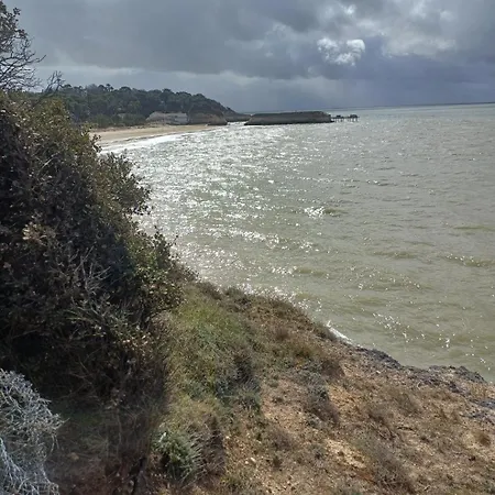 Maisonnette Familiale, Piscine Et Terrain De Tennis - Semesterbostad