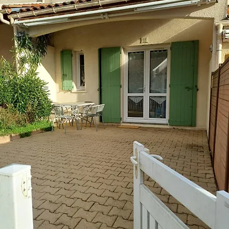 Maisonnette Familiale, Piscine Et Terrain De Tennis - Semesterbostad *