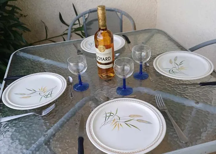 Maisonnette Familiale, Piscine Et Terrain De Tennis - Semesterbostad