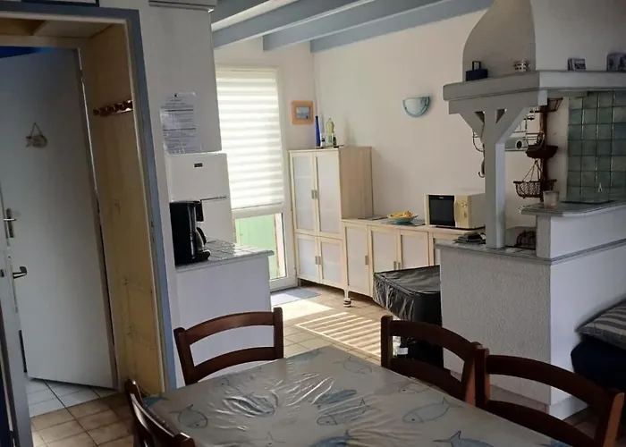 Semesterbostad Maisonnette Familiale, Piscine Et Terrain De Tennis -