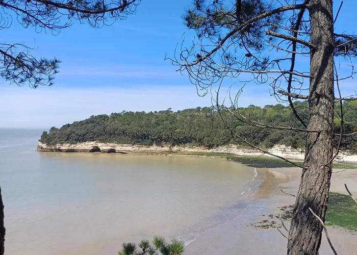 Semesterbostad Maisonnette Familiale, Piscine Et Terrain De Tennis - *